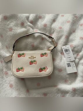 coach glitter strawberry nolita 15, super rare and hard to find! new with tags🍓